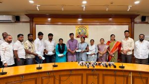 Mayor Ravi Landge Extends Rs 1 lakh Aid to Families of Nine Moshi Accident Victims
