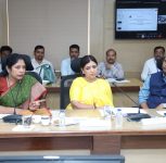 Pune: Minister Madhuri Misal Directs PMC Officials to Clear Metro Debris, Crack Down on Illegal Hawkers
