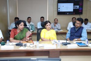Minister Madhuri Misal Directs PMC Officials to Clear Metro Debris