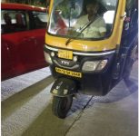 Pune: Mother Seeks Justice After 17-Year-Old Allegedly Assaulted by Auto-Rickshaw Driver While Helping Push Her Motorcycle
