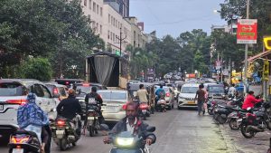 Traffic Woes at ABC Farms Chowk Leave Salunkhe Vihar Residents Frustrated