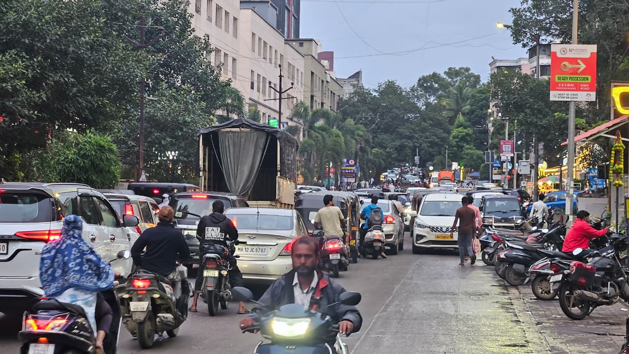 Traffic Woes at ABC Farms Chowk Leave Salunkhe Vihar Residents Frustrated