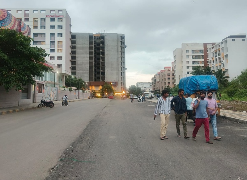 new road in Viman Nagar near Symbiosis school
