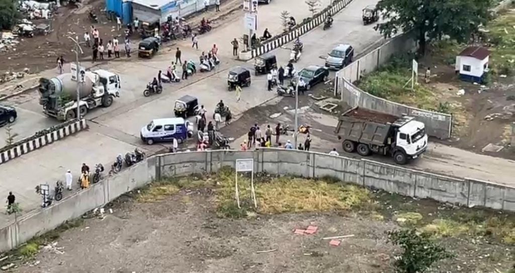 Mohammadwadi Accident Video Shows Injured Victim Waiting After Dumper Crash