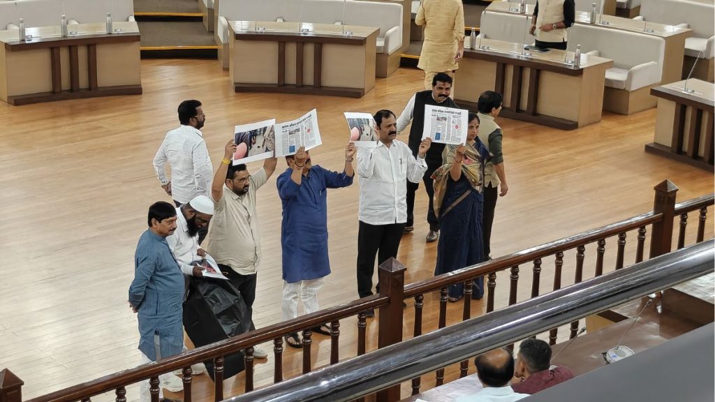 Opposition Protests Over 21 Deaths On Katraj-Kondhwa Road