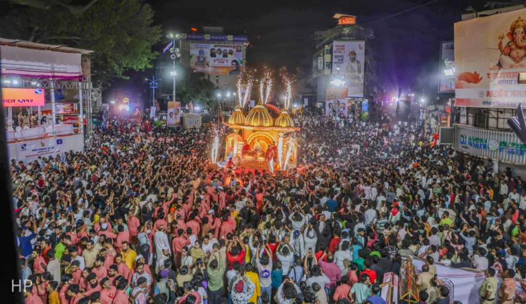 Shrimant Bhausaheb Rangari Ganpati Given Emotional Farewell After Grand Visarjan Procession