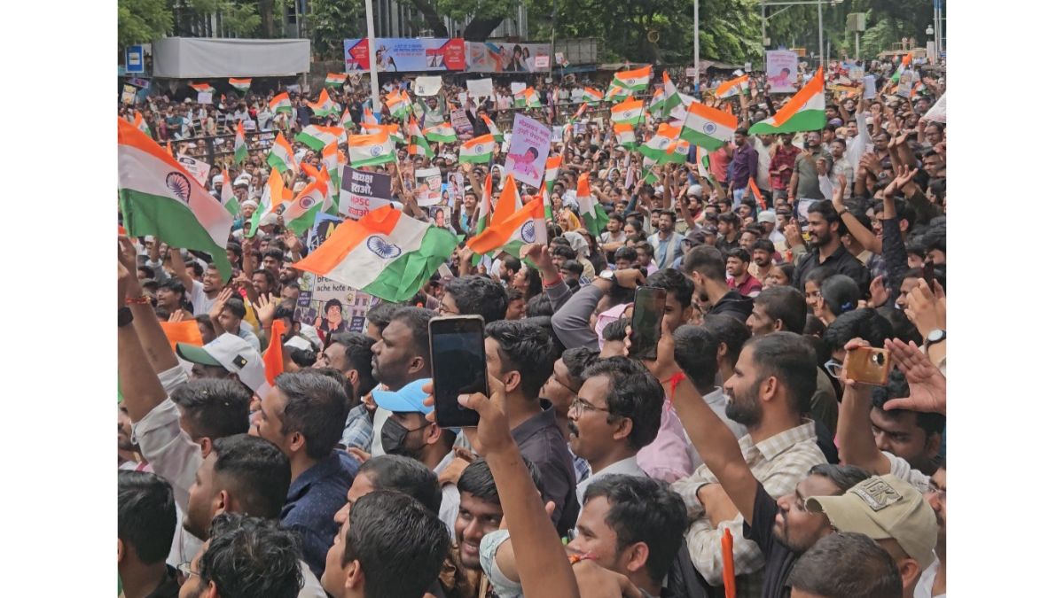 Thousands of MPSC Aspirants Gather in Pune