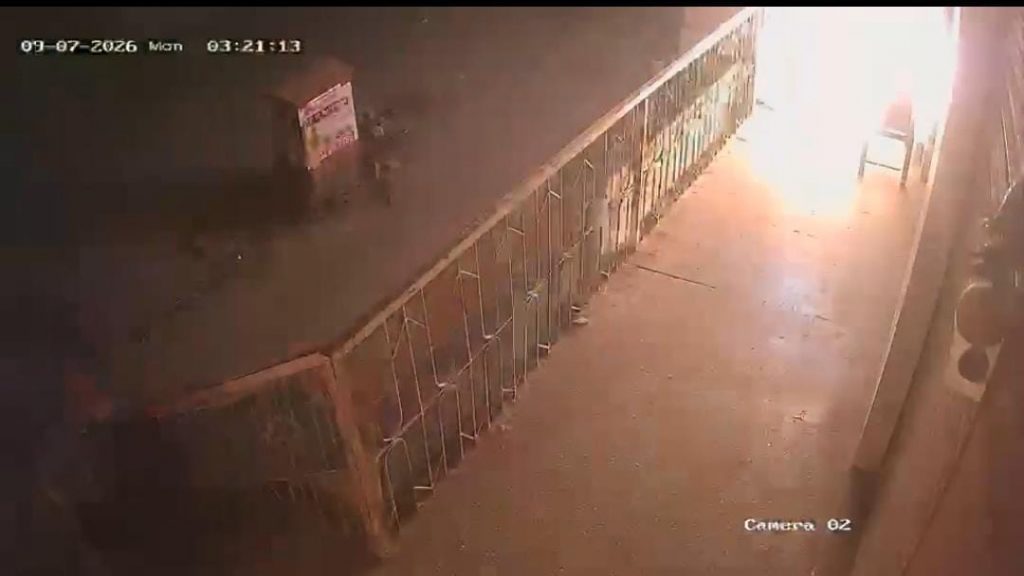 Three Men Set Manjari Shop Ablaze in Early-Morning Attack