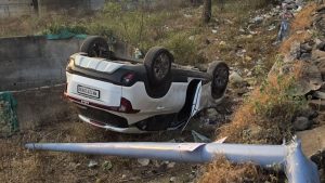 Car Overturns on Undri Road, Residents Demand Urgent Road Repairs