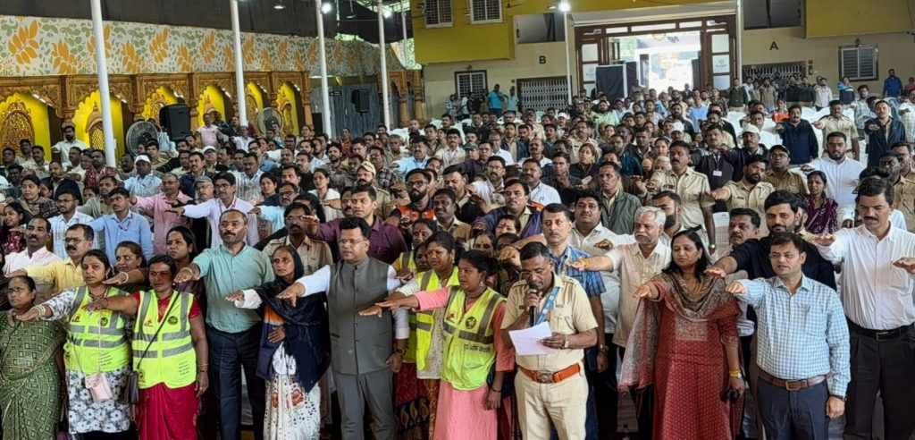 Civic Workers List Problems Before PMC Commissioner