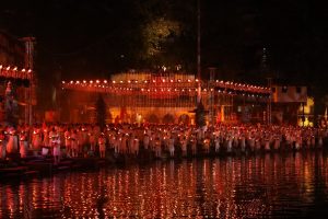 Devotees Perform Collective Godavari Aarti