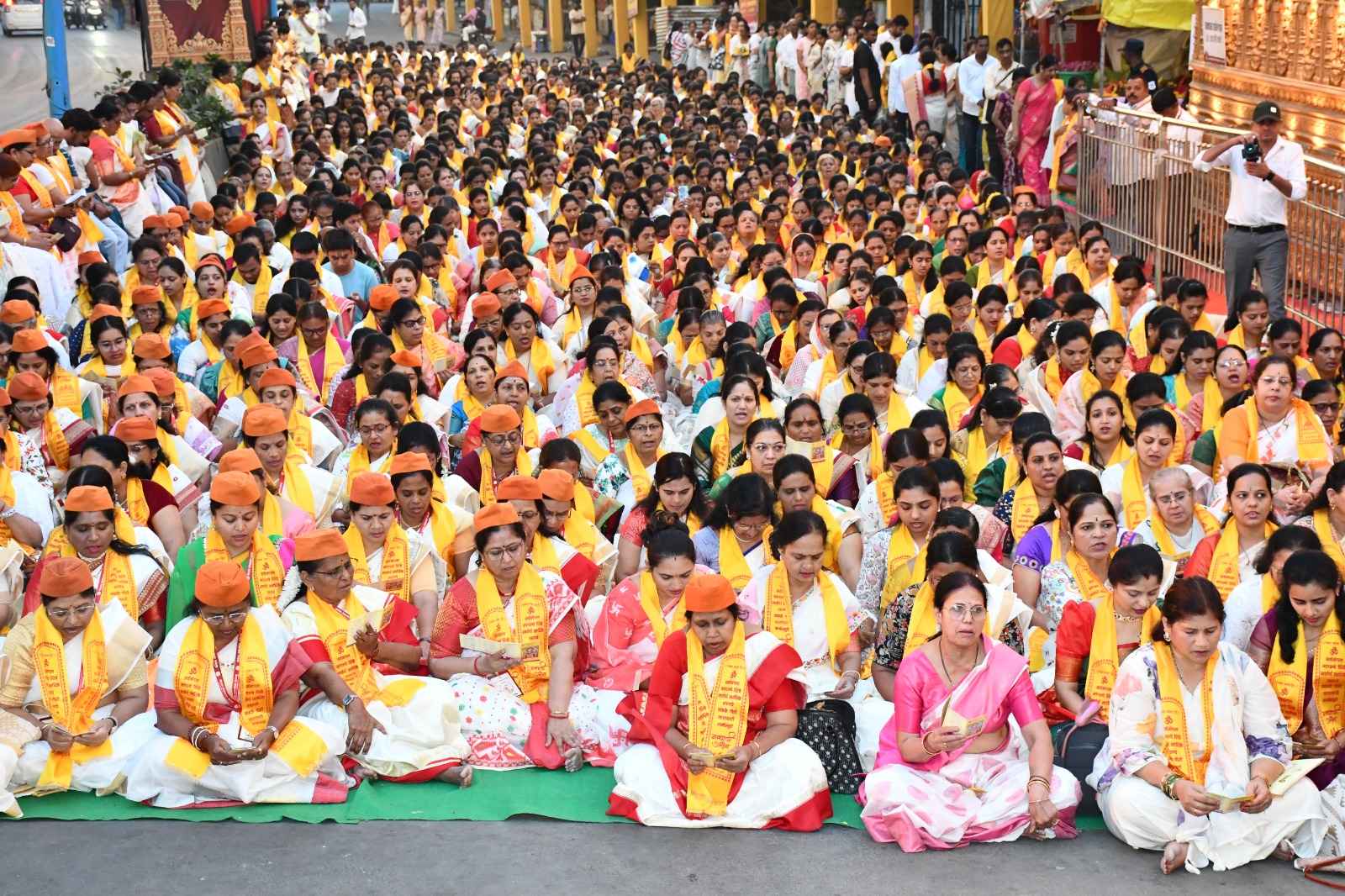 Hundreds Join Shri Sukta Recitation at Mahalakshmi Temple