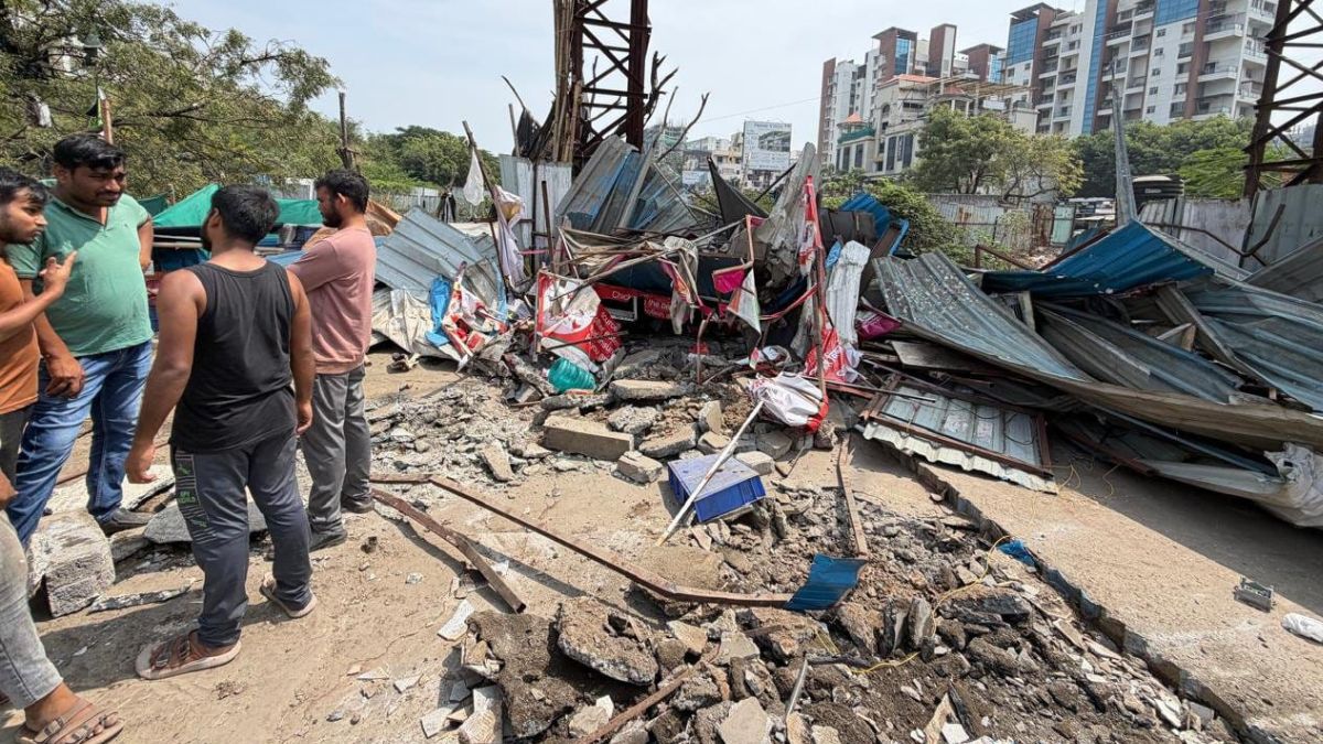 PMC Clears Encroachment on 24-Metre DP Road Near Kad Nagar Chowk in Mohammadwadi