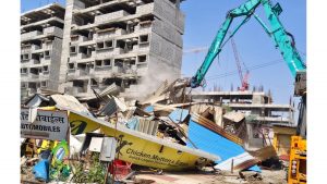 PMC Uses Heavy Machinery to Demolish Unauthorised Structures
